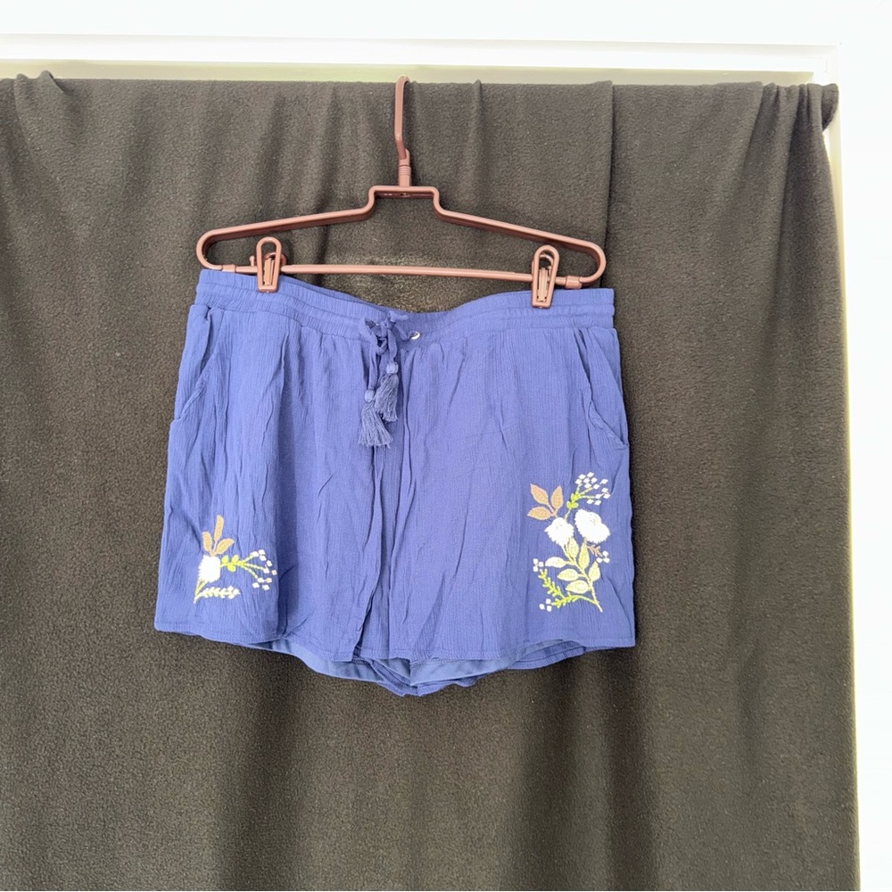 Floral Embroidered Women's Blue Shorts